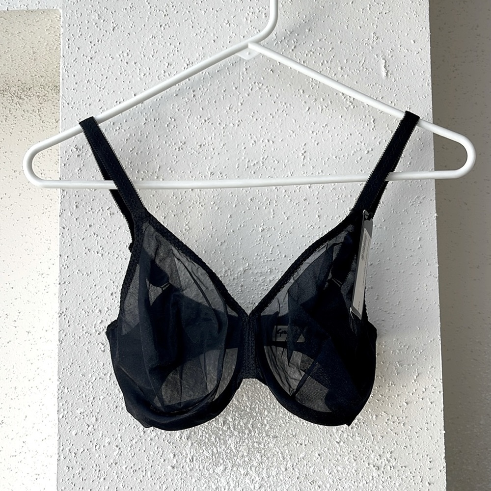 Glossies 32F NWT Black